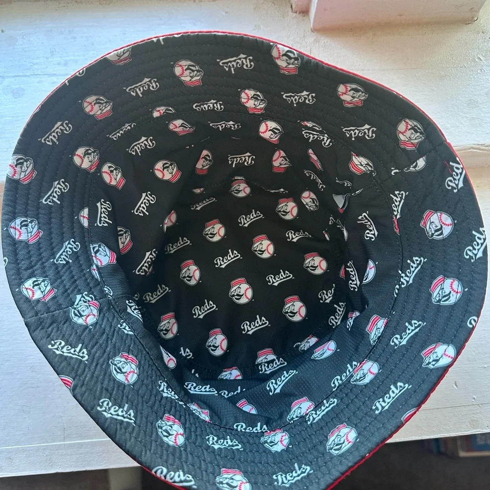 Cincinnati Reds Bucket Hat - Picture 3 of 5